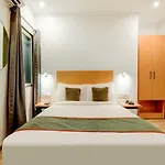 Oyo Townhouse 206 Military Containment